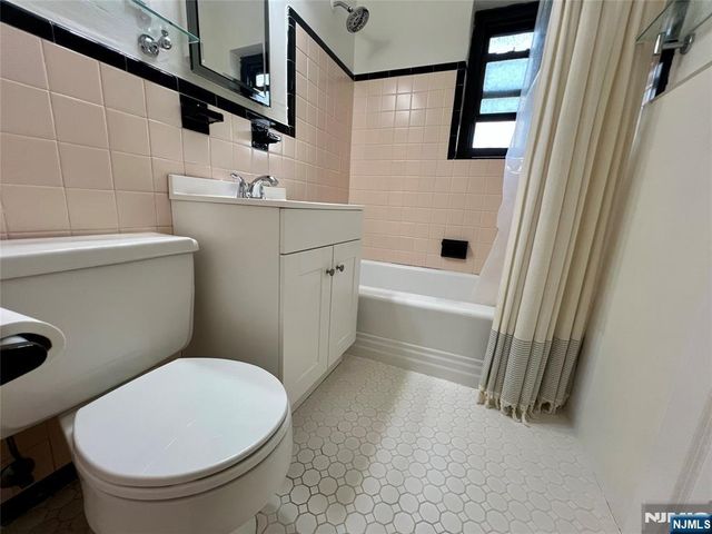 241 E Main Street 3A, Bergenfield, NJ 07621