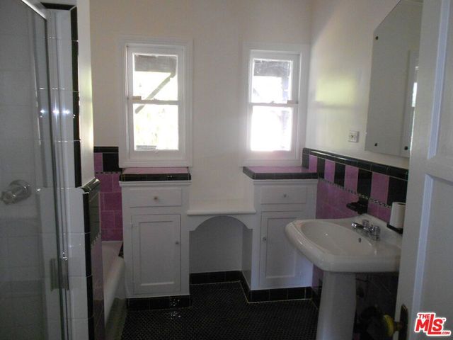 9139 W 25TH Street, Los Angeles, CA 90034