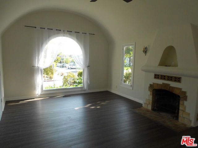 9139 W 25TH Street, Los Angeles, CA 90034