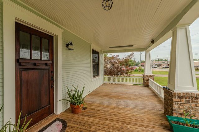 240 S Merchant Street, Sour Lake, TX 77659