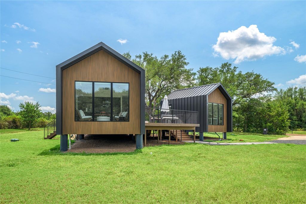 8390 Schuster Road, Ledbetter, TX 78946