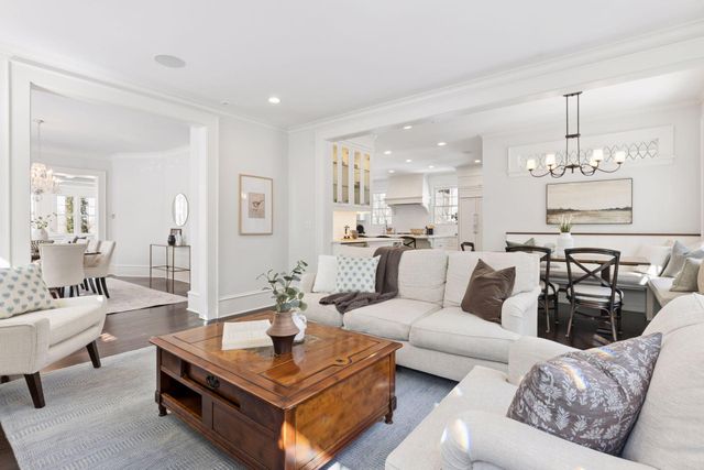 2735 E Lake Of The Isles Parkway, Minneapolis, MN 55408