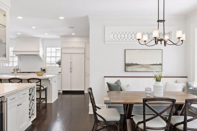 2735 E Lake Of The Isles Parkway, Minneapolis, MN 55408