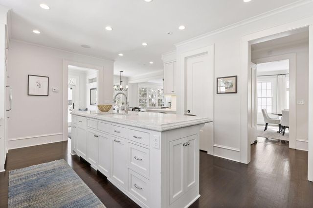 2735 E Lake Of The Isles Parkway, Minneapolis, MN 55408