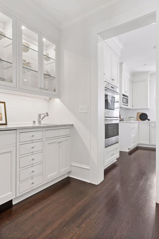 2735 E Lake Of The Isles Parkway, Minneapolis, MN 55408