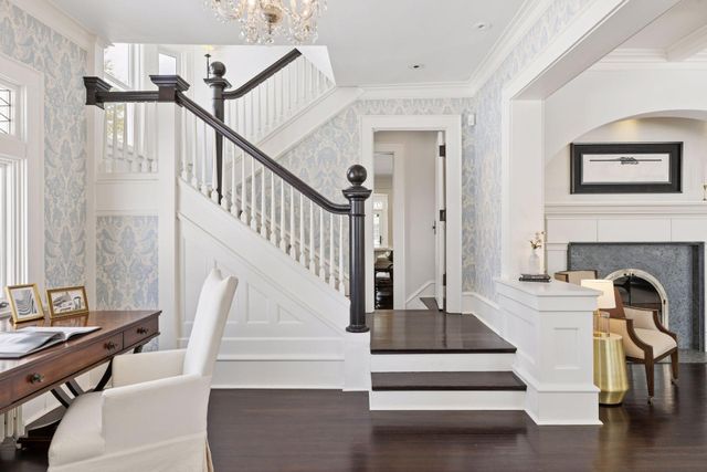 2735 E Lake Of The Isles Parkway, Minneapolis, MN 55408