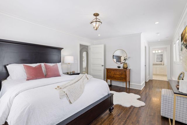 2735 E Lake Of The Isles Parkway, Minneapolis, MN 55408