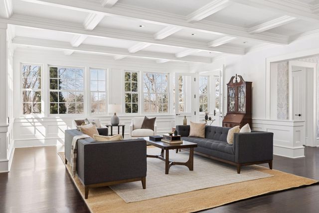 2735 E Lake Of The Isles Parkway, Minneapolis, MN 55408