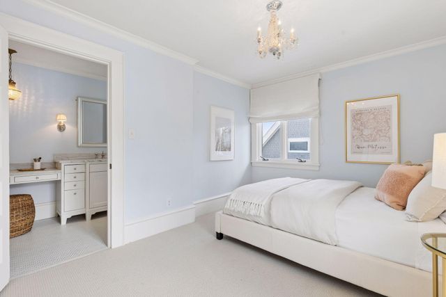 2735 E Lake Of The Isles Parkway, Minneapolis, MN 55408