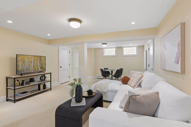 2735 E Lake Of The Isles Parkway, Minneapolis, MN 55408