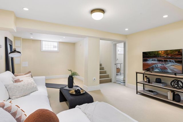 2735 E Lake Of The Isles Parkway, Minneapolis, MN 55408