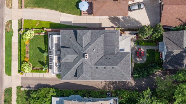 2735 E Lake Of The Isles Parkway, Minneapolis, MN 55408