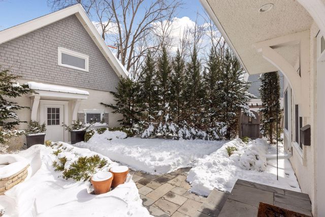 2735 E Lake Of The Isles Parkway, Minneapolis, MN 55408