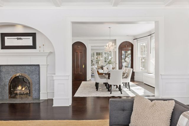 2735 E Lake Of The Isles Parkway, Minneapolis, MN 55408