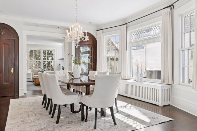 2735 E Lake Of The Isles Parkway, Minneapolis, MN 55408