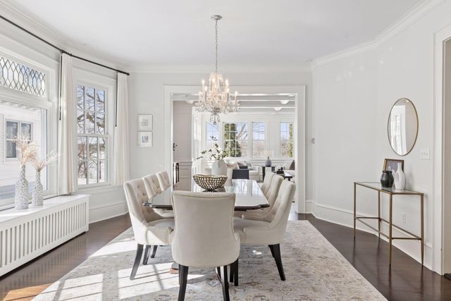 2735 E Lake Of The Isles Parkway, Minneapolis, MN 55408