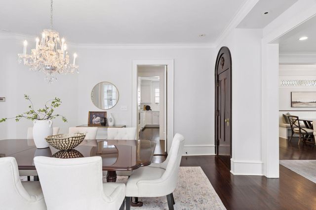 2735 E Lake Of The Isles Parkway, Minneapolis, MN 55408