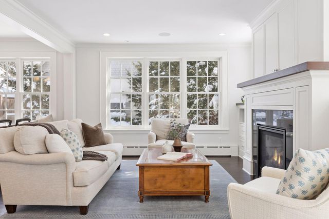 2735 E Lake Of The Isles Parkway, Minneapolis, MN 55408