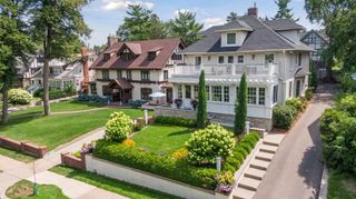 2735 E Lake Of The Isles Parkway, Minneapolis, MN 55408