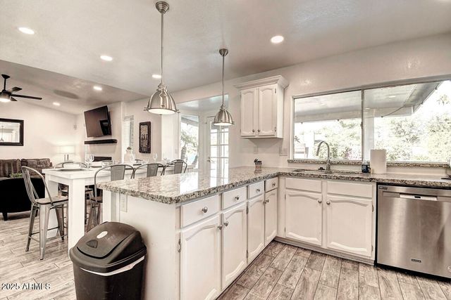 4524 E KELTON Lane, Phoenix, AZ 85032