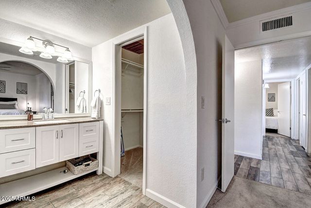 4524 E KELTON Lane, Phoenix, AZ 85032