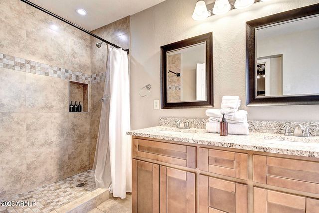 4524 E KELTON Lane, Phoenix, AZ 85032