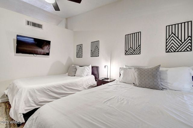 4524 E KELTON Lane, Phoenix, AZ 85032