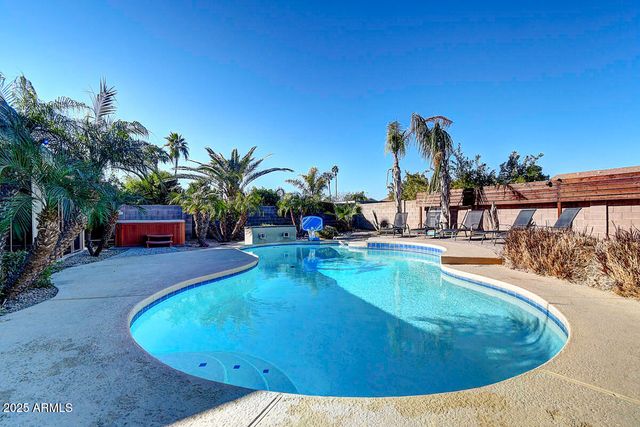 4524 E KELTON Lane, Phoenix, AZ 85032