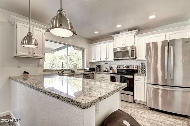 4524 E KELTON Lane, Phoenix, AZ 85032