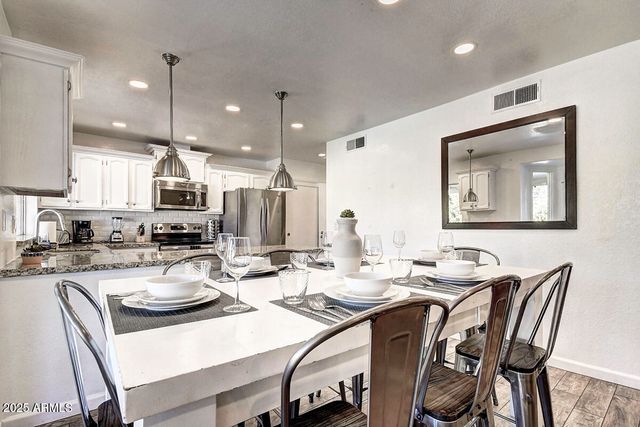 4524 E KELTON Lane, Phoenix, AZ 85032