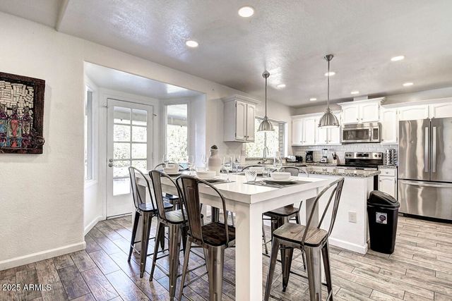 4524 E KELTON Lane, Phoenix, AZ 85032