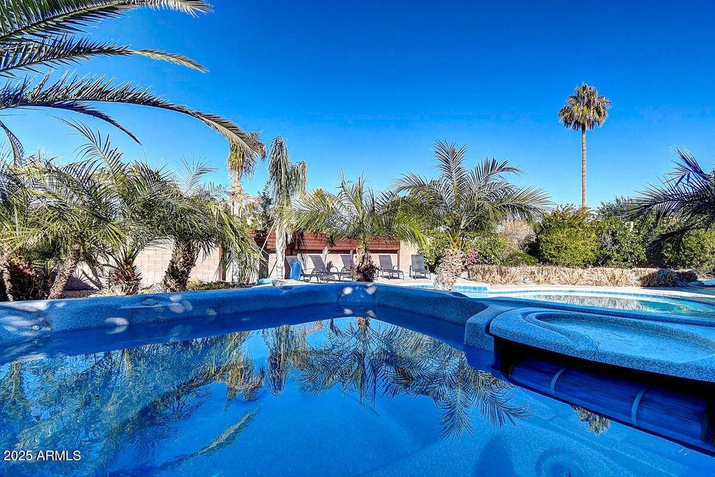 4524 E KELTON Lane, Phoenix, AZ 85032