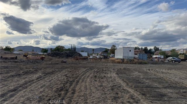 669 N Lyon, San Jacinto, CA 92582