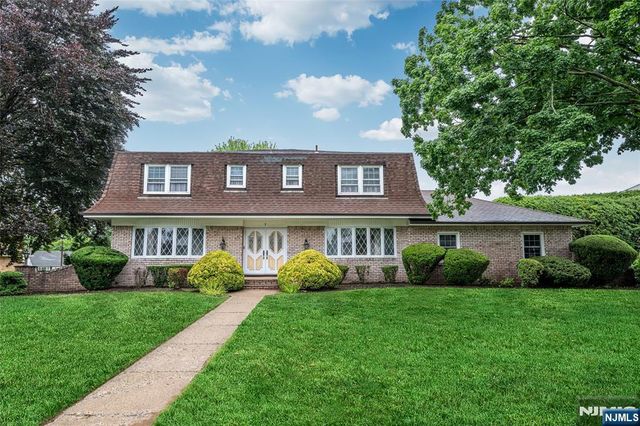 7 Glendale Lane, Fairfield, NJ 07004