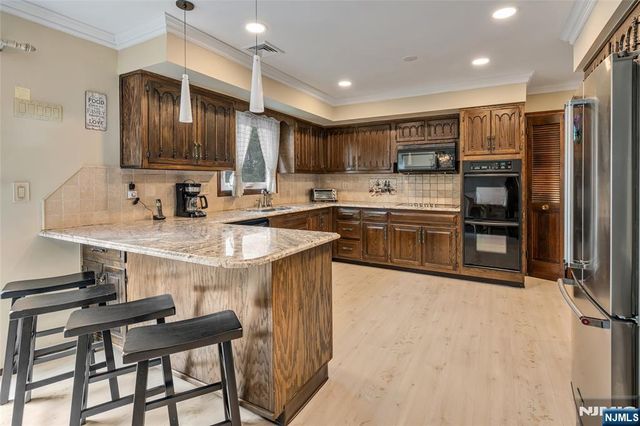 7 Glendale Lane, Fairfield, NJ 07004