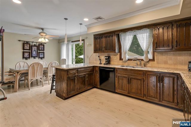 7 Glendale Lane, Fairfield, NJ 07004