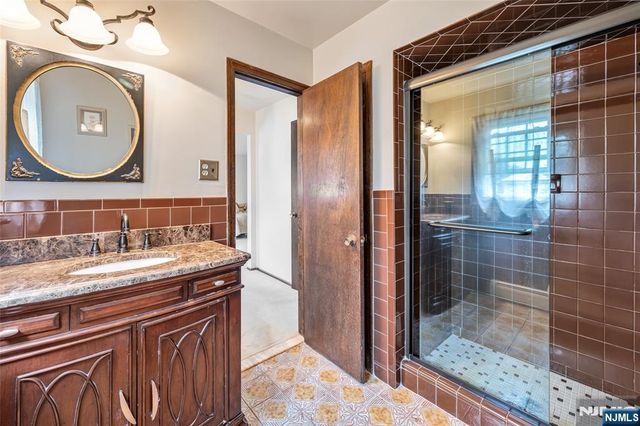 7 Glendale Lane, Fairfield, NJ 07004