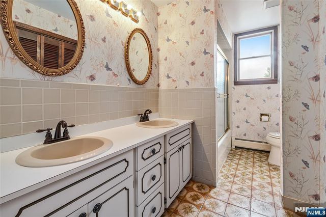 7 Glendale Lane, Fairfield, NJ 07004