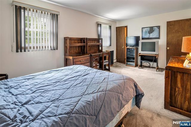 7 Glendale Lane, Fairfield, NJ 07004