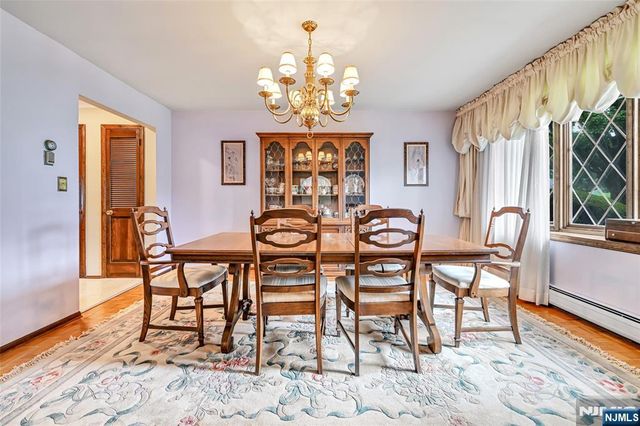 7 Glendale Lane, Fairfield, NJ 07004