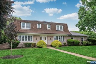 7 Glendale Lane, Fairfield, NJ 07004