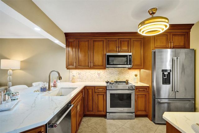 3180 NE 48th Court 404, Lighthouse Point, FL 33064