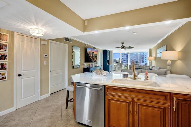 3180 NE 48th Court 404, Lighthouse Point, FL 33064