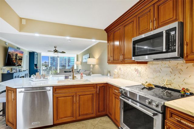 3180 NE 48th Court 404, Lighthouse Point, FL 33064