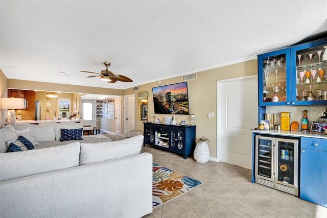 3180 NE 48th Court 404, Lighthouse Point, FL 33064