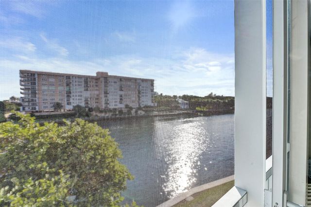 3180 NE 48th Court 404, Lighthouse Point, FL 33064