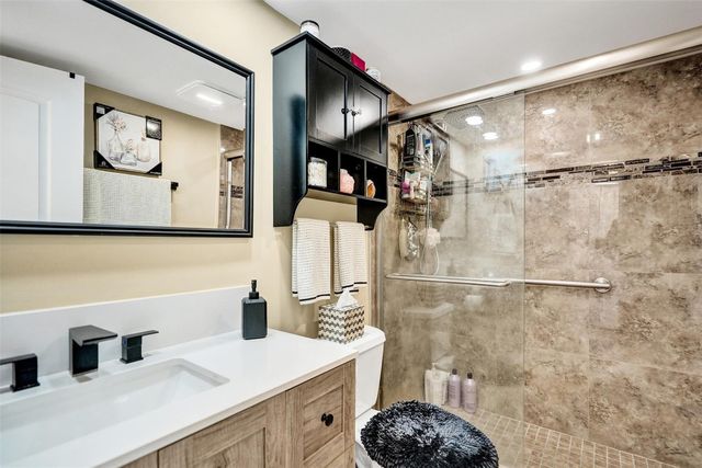 3180 NE 48th Court 404, Lighthouse Point, FL 33064