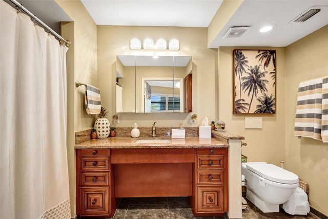 3180 NE 48th Court 404, Lighthouse Point, FL 33064