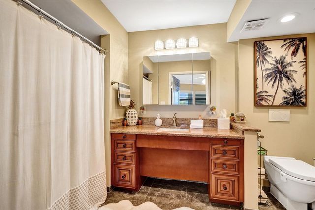 3180 NE 48th Court 404, Lighthouse Point, FL 33064