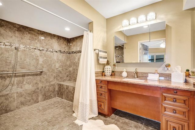 3180 NE 48th Court 404, Lighthouse Point, FL 33064